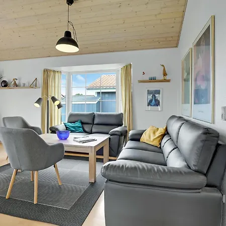 Holiday home Beautiful In With Kitchen
